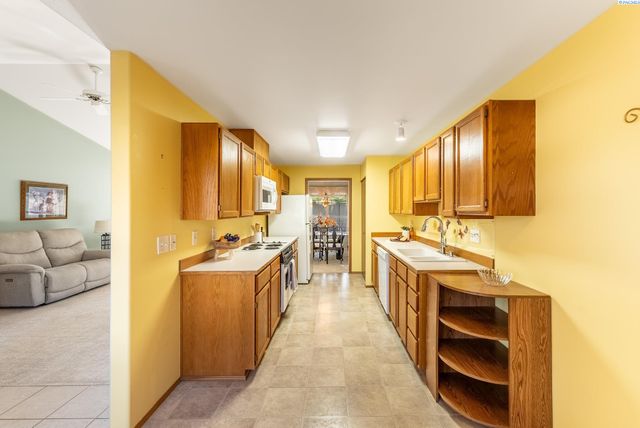 3534 S Huntington Loop, Kennewick, WA 99337