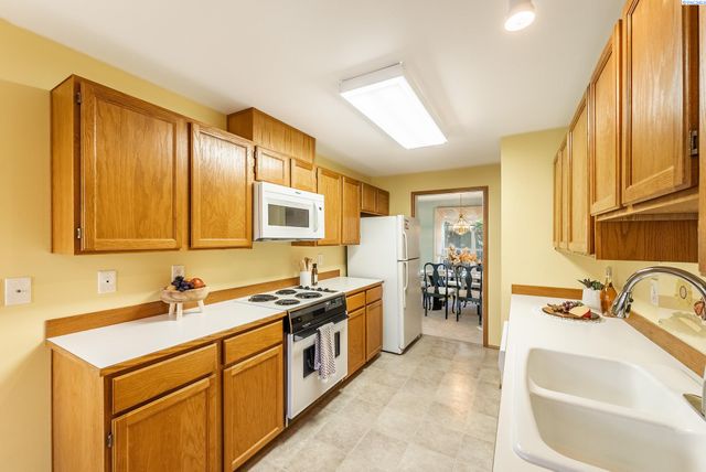 3534 S Huntington Loop, Kennewick, WA 99337