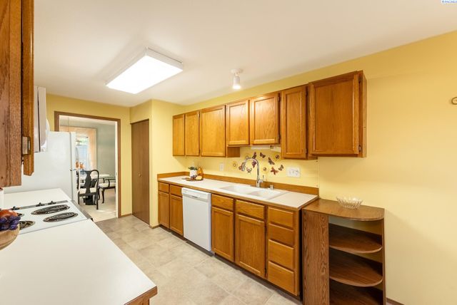 3534 S Huntington Loop, Kennewick, WA 99337