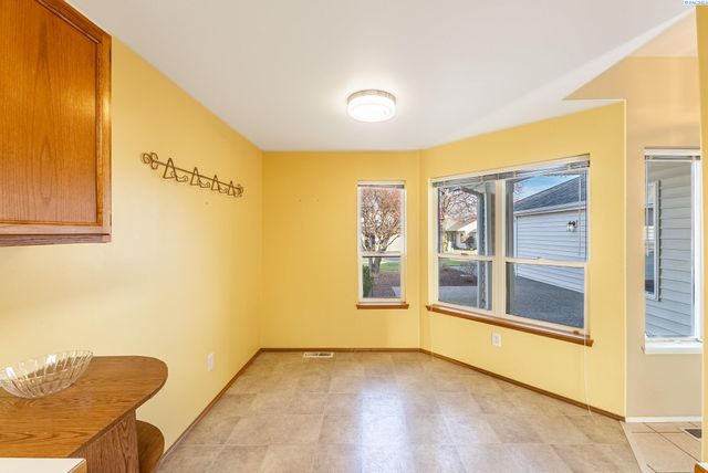 3534 S Huntington Loop, Kennewick, WA 99337