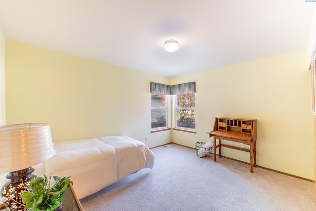 3534 S Huntington Loop, Kennewick, WA 99337