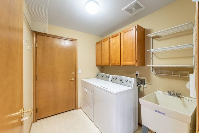 3534 S Huntington Loop, Kennewick, WA 99337