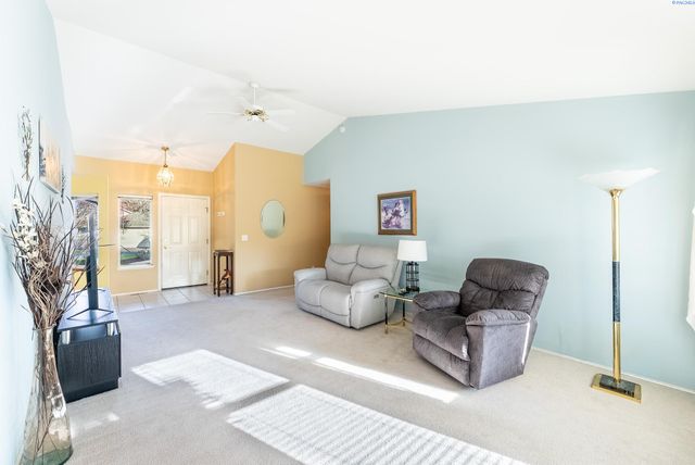 3534 S Huntington Loop, Kennewick, WA 99337