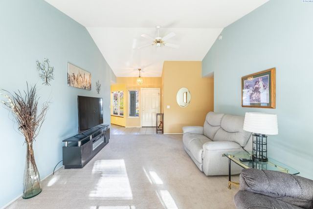 3534 S Huntington Loop, Kennewick, WA 99337