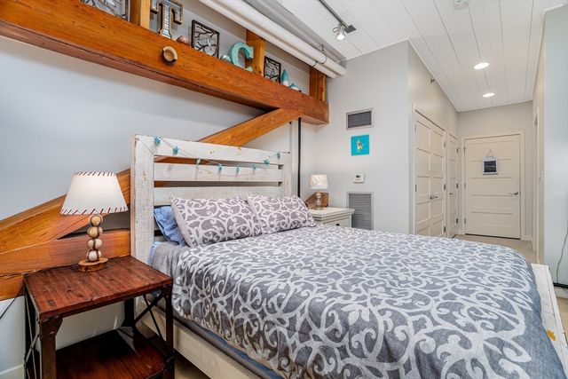 48 Water St 405, Worcester, MA 01604