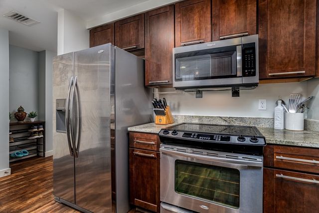 48 Water St 405, Worcester, MA 01604