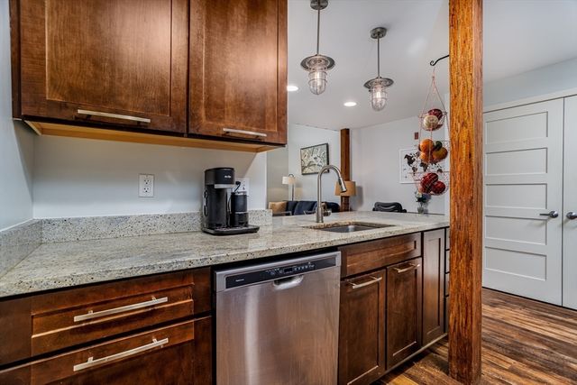 48 Water St 405, Worcester, MA 01604