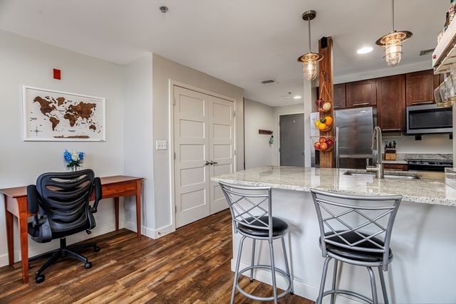48 Water St 405, Worcester, MA 01604
