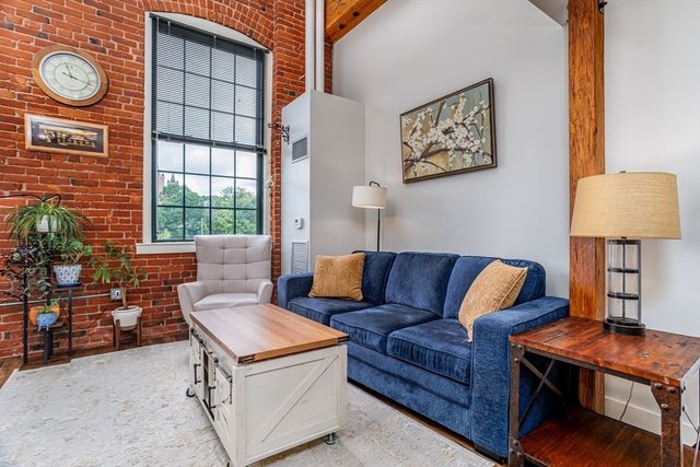 48 Water St 405, Worcester, MA 01604