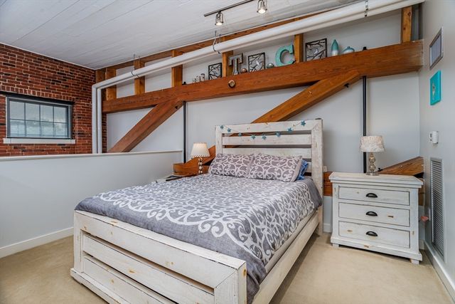 48 Water St 405, Worcester, MA 01604