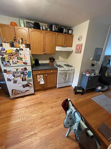 17 Bay St 1R, Cambridge, MA 02139
