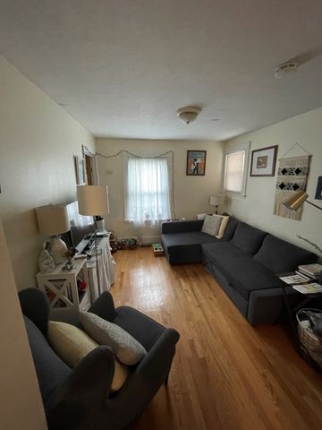 17 Bay St 1R, Cambridge, MA 02139