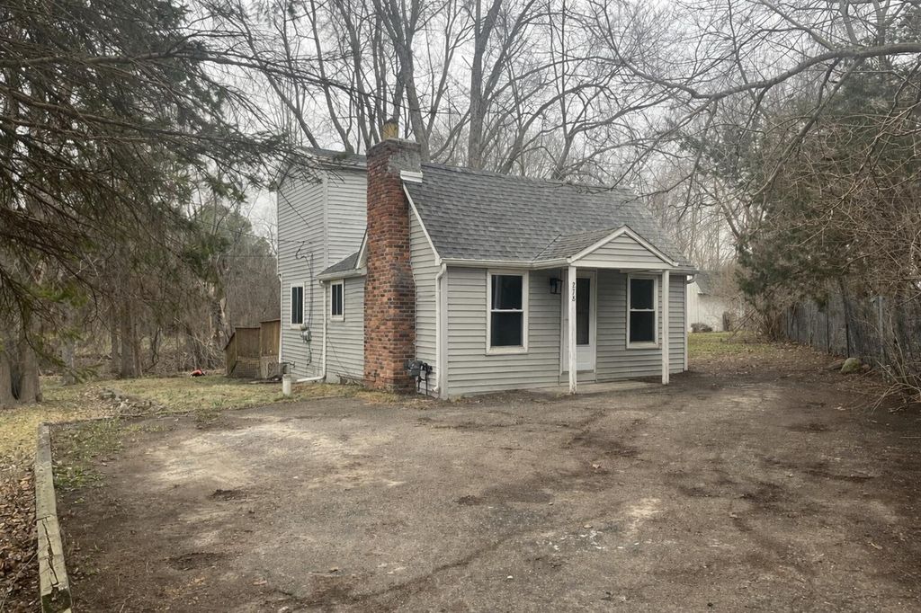 278 E Peterson Drive, Brighton, MI 48114