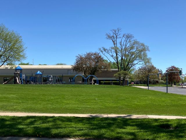 254 PLACID Way, Elk Grove Village, IL 60007