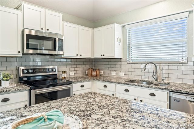 2374 Bullfinch, New Braunfels, TX 78130