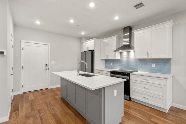267 Old Colony 311, Boston, MA 02127