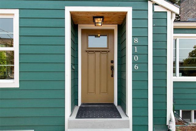8106 Stone Avenue N, Seattle, WA 98103