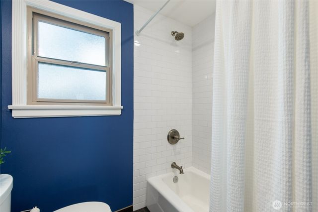 8106 Stone Avenue N, Seattle, WA 98103
