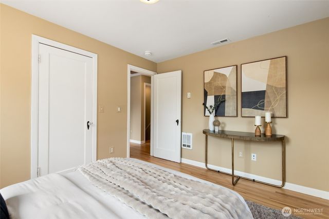 8106 Stone Avenue N, Seattle, WA 98103