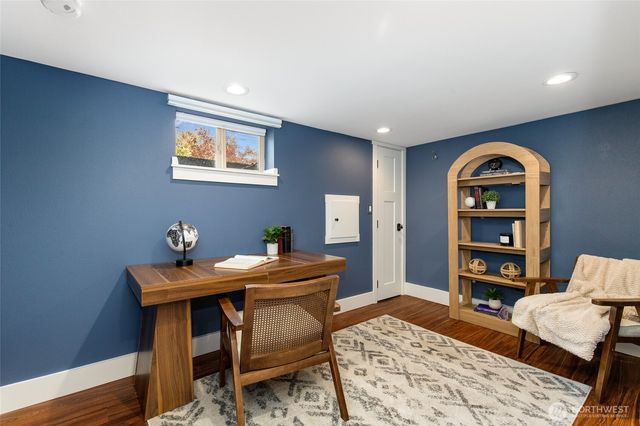 8106 Stone Avenue N, Seattle, WA 98103