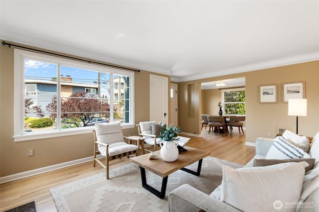 8106 Stone Avenue N, Seattle, WA 98103