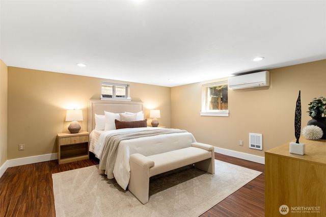 8106 Stone Avenue N, Seattle, WA 98103