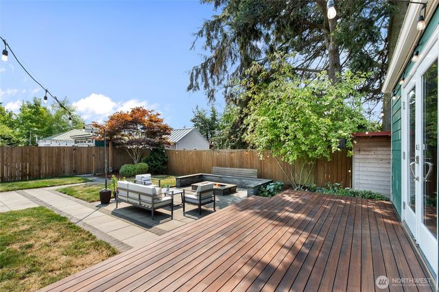 8106 Stone Avenue N, Seattle, WA 98103