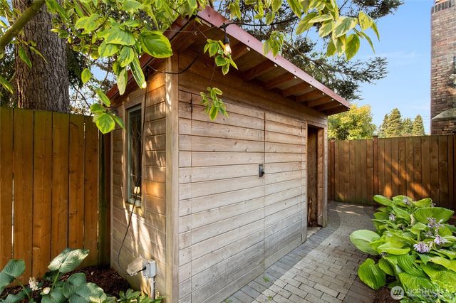 8106 Stone Avenue N, Seattle, WA 98103