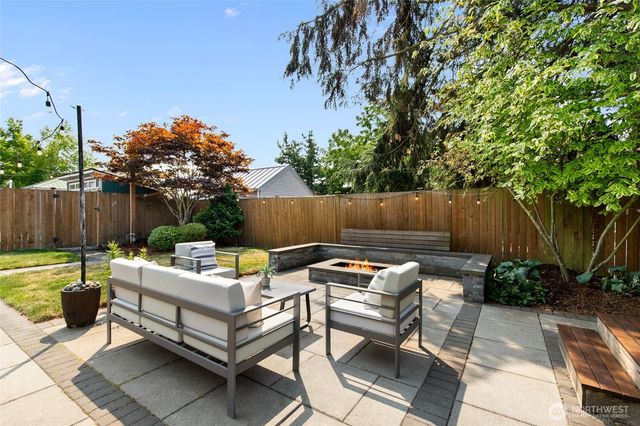 8106 Stone Avenue N, Seattle, WA 98103