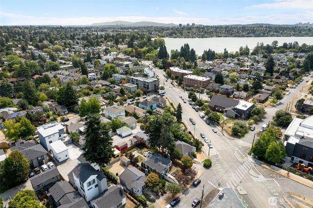 8106 Stone Avenue N, Seattle, WA 98103