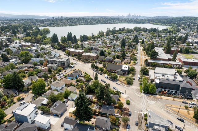 8106 Stone Avenue N, Seattle, WA 98103