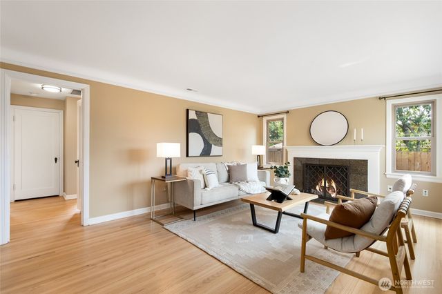 8106 Stone Avenue N, Seattle, WA 98103