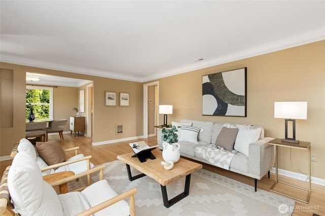 8106 Stone Avenue N, Seattle, WA 98103