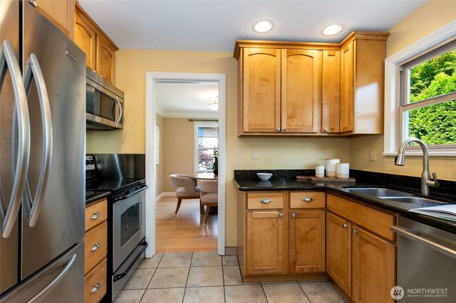 8106 Stone Avenue N, Seattle, WA 98103