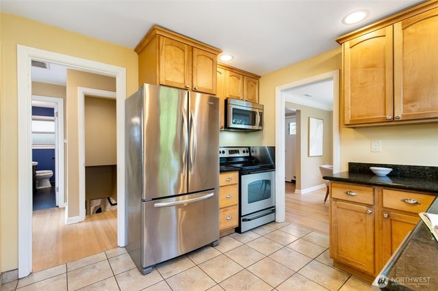 8106 Stone Avenue N, Seattle, WA 98103