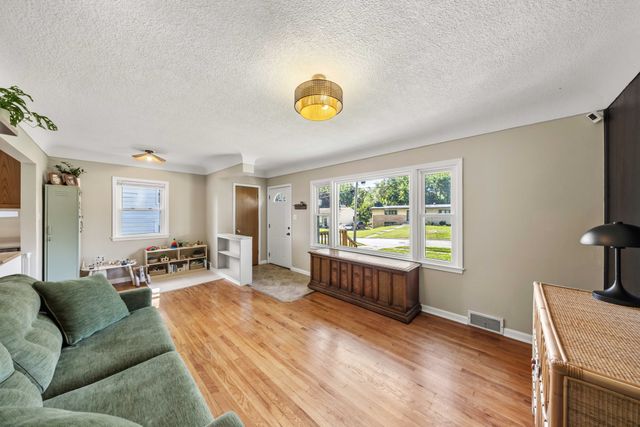 6001 Snyder Avenue, Des Moines, IA 50322