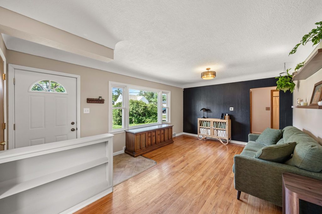 6001 Snyder Avenue, Des Moines, IA 50322