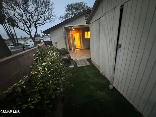 2049 Sebring Street B, Simi Valley, CA 93065