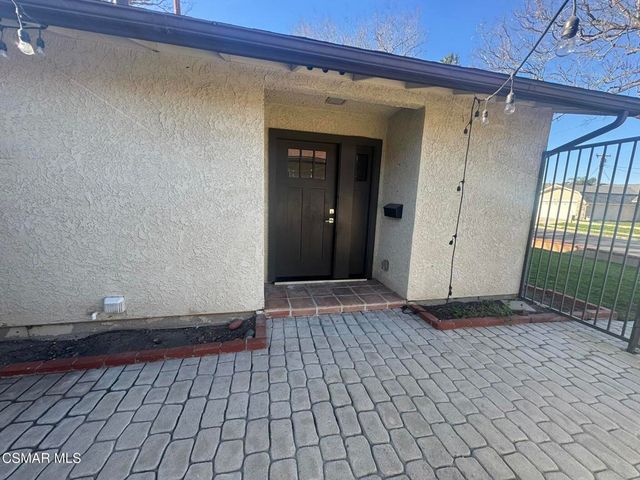 2049 Sebring Street B, Simi Valley, CA 93065