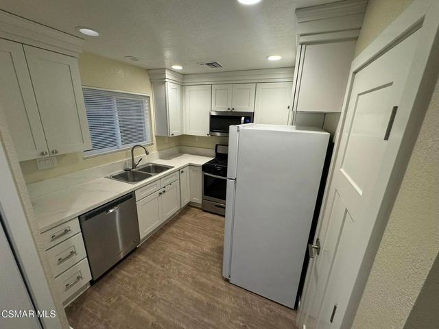2049 Sebring Street B, Simi Valley, CA 93065