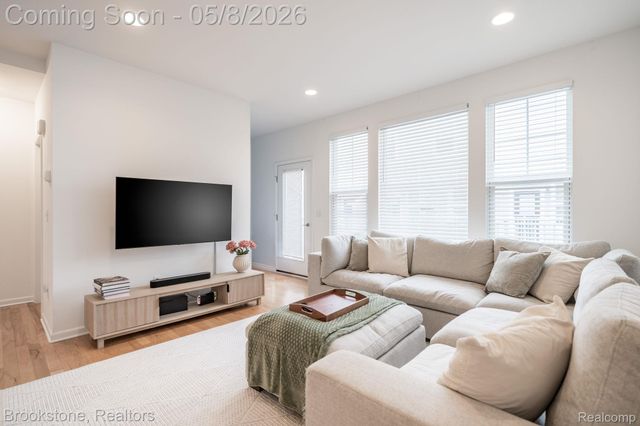 512 Midland Boulevard, Royal Oak, MI 48073