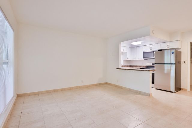 391 SE 19th Avenue SE 7, Pompano Beach, FL 33060