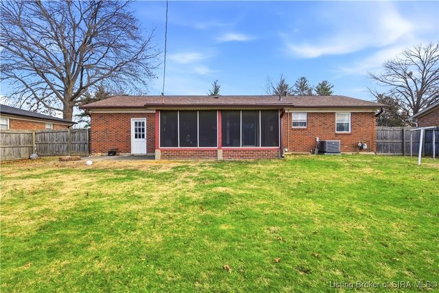 1021 Gerald Drive, Clarksville, IN 47129