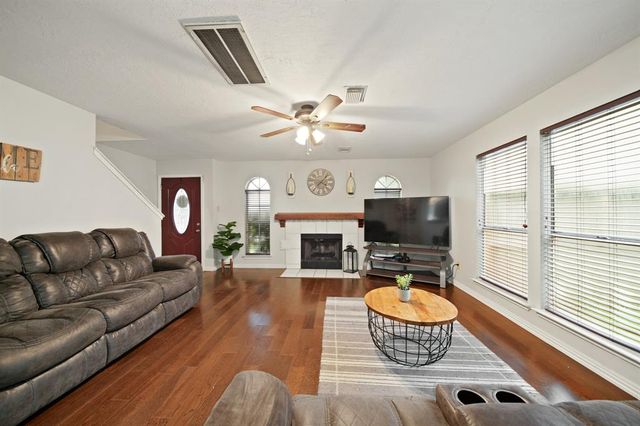 1406 Bayou Glen Drive, La Porte, TX 77571