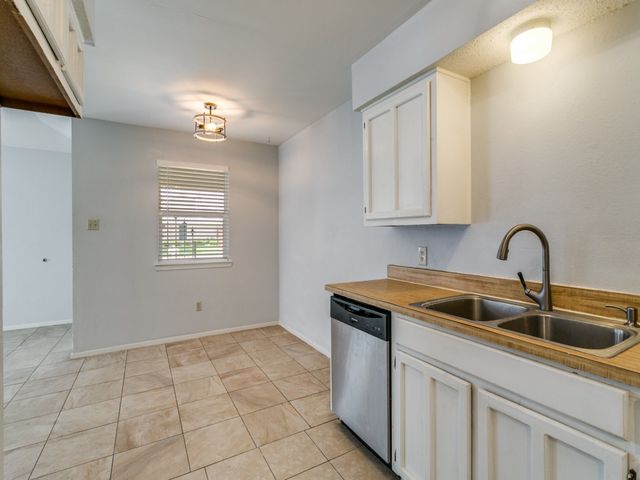 980 Meadow Circle S, Keller, TX 76248