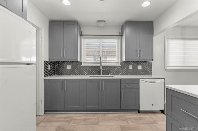 4142 Gertrude Street, Dearborn Heights, MI 48125