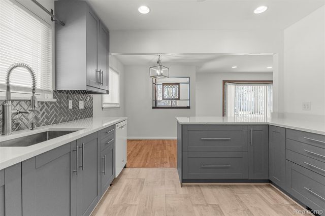 4142 Gertrude Street, Dearborn Heights, MI 48125