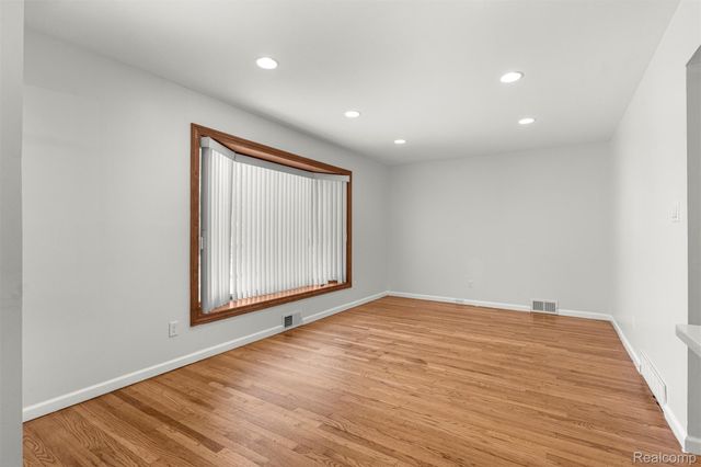 4142 Gertrude Street, Dearborn Heights, MI 48125