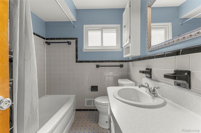 4142 Gertrude Street, Dearborn Heights, MI 48125