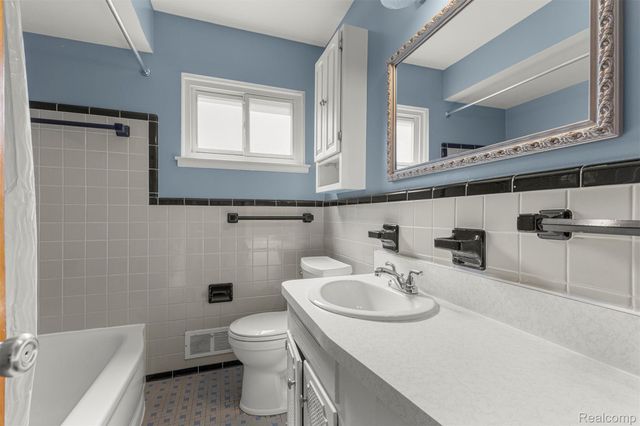 4142 Gertrude Street, Dearborn Heights, MI 48125